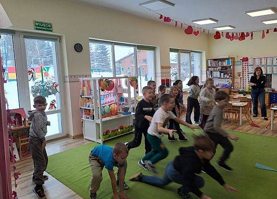 Grafika 21: Zajęcia edukacyjne- Mali Wielcy Odkrywcy" - Gr. III