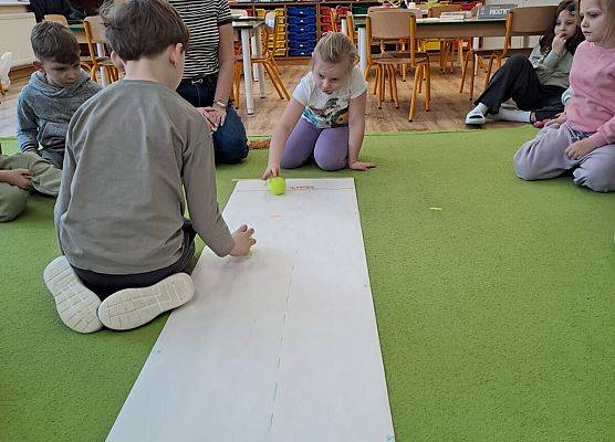 Grafika 28: Zajęcia edukacyjne- Mali Wielcy Odkrywcy" - Gr. III