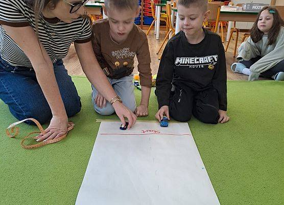 Grafika 27: Zajęcia edukacyjne- Mali Wielcy Odkrywcy" - Gr. III