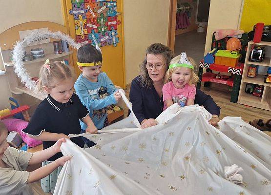 Grafika 7: 17.02.2026 Zimowe zabawy w grupie I