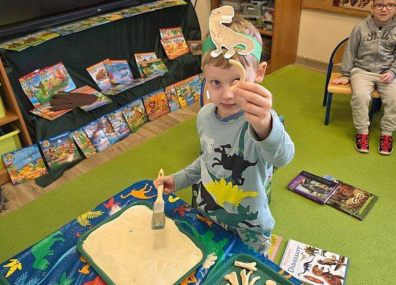 Grafika 1: 26.02.2026 Dzień Dinozaura gr II