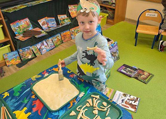 Grafika 5: 26.02.2026 Dzień Dinozaura gr II