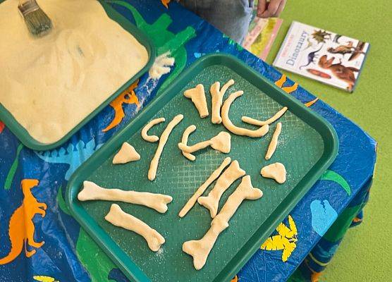 Grafika 11: 26.02.2026 Dzień Dinozaura gr II