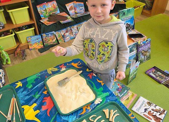 Grafika 7: 26.02.2026 Dzień Dinozaura gr II