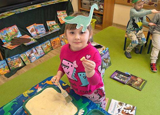 Grafika 8: 26.02.2026 Dzień Dinozaura gr II