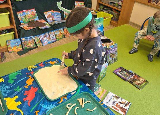 Grafika 10: 26.02.2026 Dzień Dinozaura gr II