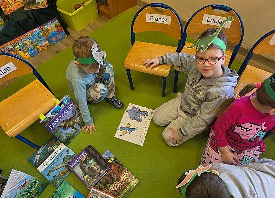 Grafika 15: 26.02.2026 Dzień Dinozaura gr II