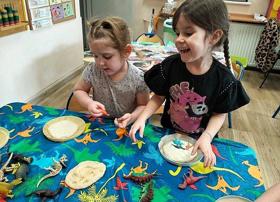 Grafika 35: 26.02.2026 Dzień Dinozaura gr II