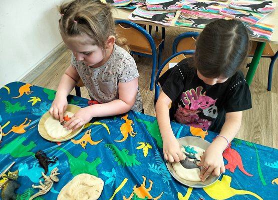 Grafika 38: 26.02.2026 Dzień Dinozaura gr II