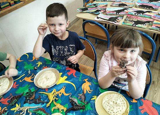 Grafika 41: 26.02.2026 Dzień Dinozaura gr II