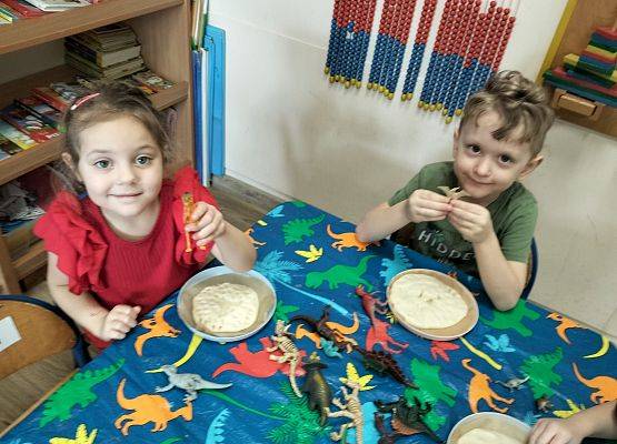 Grafika 43: 26.02.2026 Dzień Dinozaura gr II