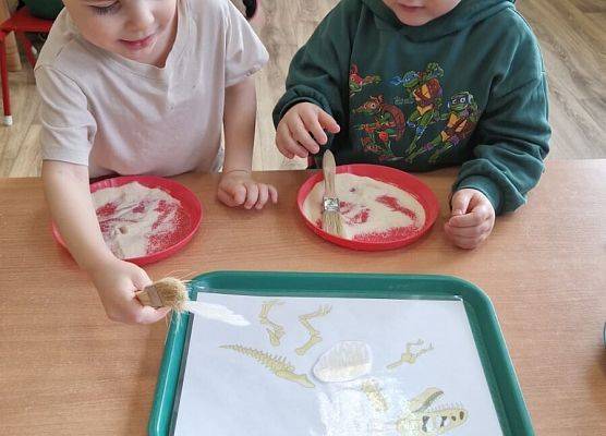 Grafika 10: 26.02.2026 Dzień Dinozaura gr I