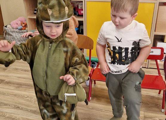 Grafika 13: 26.02.2026 Dzień Dinozaura gr I