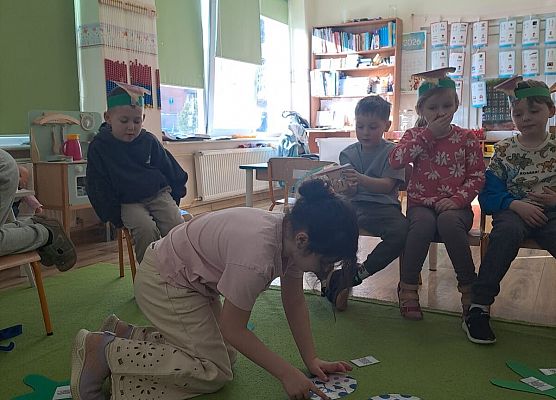 Grafika 7: 26.02.2026 Dzień Dinozaura gr III