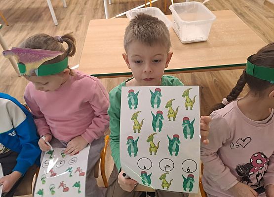 Grafika 12: 26.02.2026 Dzień Dinozaura gr III