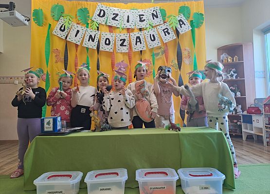 Grafika 20: 26.02.2026 Dzień Dinozaura gr III