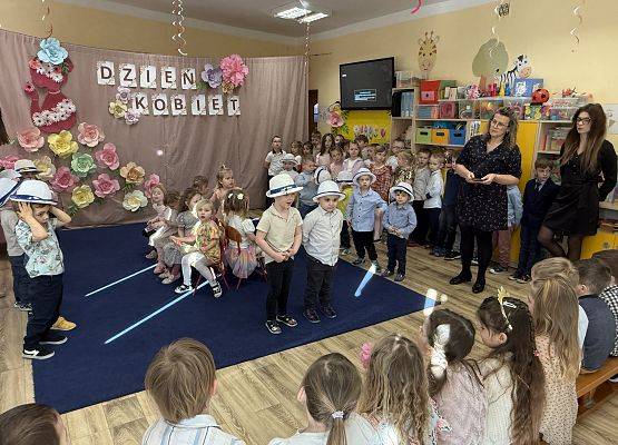 Grafika 17: 06.03.2026 Dzień Kobiet