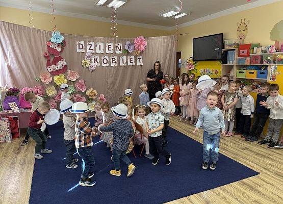 Grafika 21: 06.03.2026 Dzień Kobiet