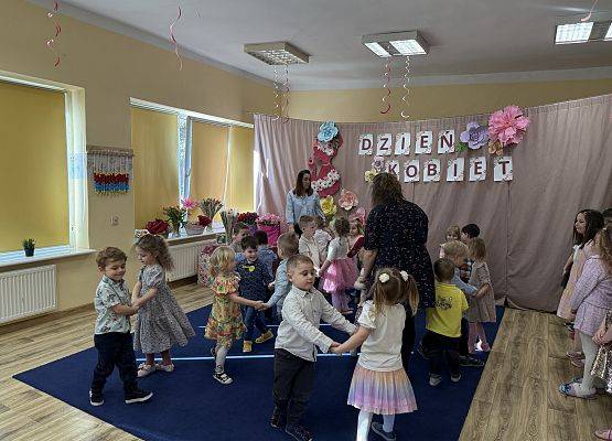 Grafika 22: 06.03.2026 Dzień Kobiet