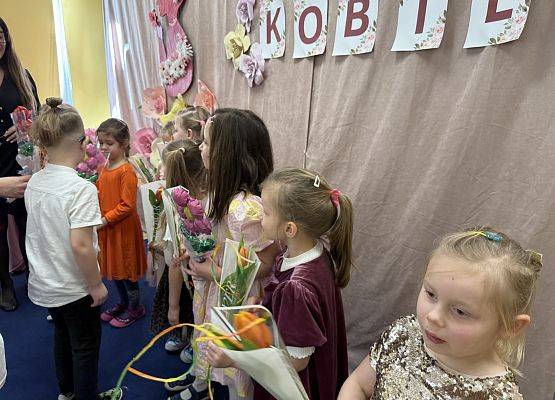 Grafika 75: 06.03.2026 Dzień Kobiet