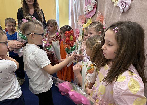 Grafika 76: 06.03.2026 Dzień Kobiet