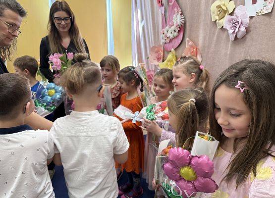 Grafika 77: 06.03.2026 Dzień Kobiet