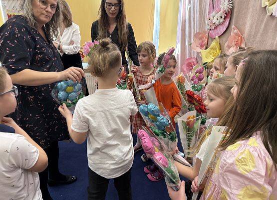 Grafika 80: 06.03.2026 Dzień Kobiet