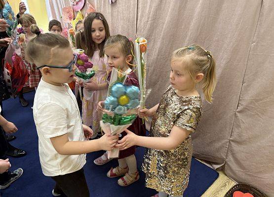 Grafika 81: 06.03.2026 Dzień Kobiet