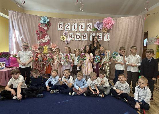 Grafika 82: 06.03.2026 Dzień Kobiet