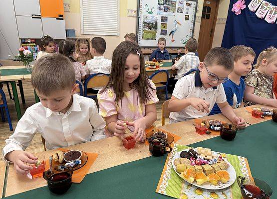 Grafika 96: 06.03.2026 Dzień Kobiet