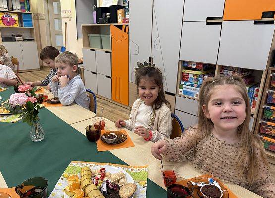 Grafika 98: 06.03.2026 Dzień Kobiet