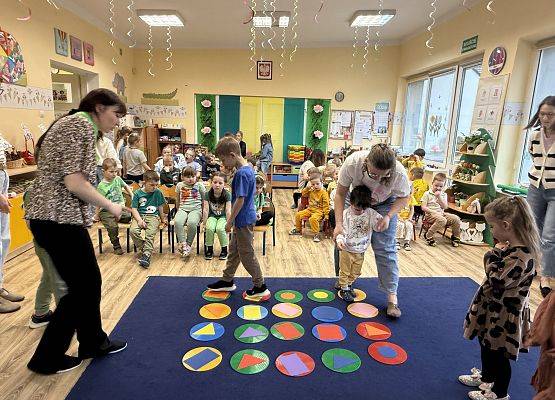 Grafika 64: 17.03.2026 Międzygrupowy Konkurs Matematyczny "Przybij piątkę"