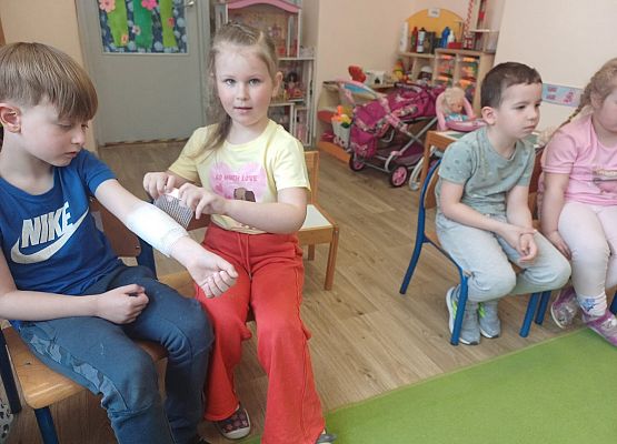 Grafika 17: 14.04.2026 Spotkanie z ratownikiem medycznym w Grupie II