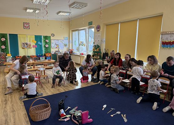 Grafika 13: 17.04.2026 Zajęcia otwarte dla rodziców Gr I - "Spotkanie z ogrodnikiem Stefanem"