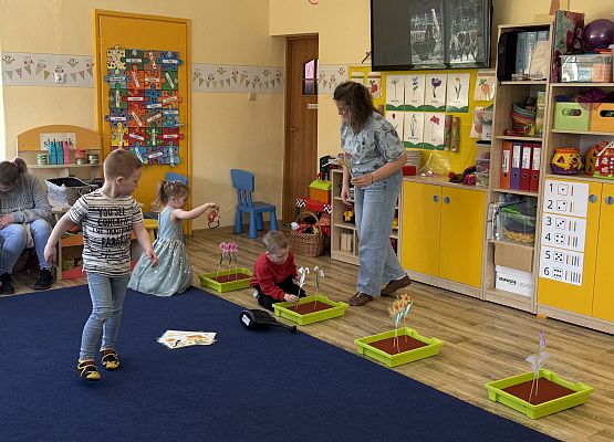 Grafika 30: 17.04.2026 Zajęcia otwarte dla rodziców Gr I - "Spotkanie z ogrodnikiem Stefanem"