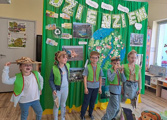 Grafika 35: 22.04.2026 Światowy Dzień Ziemi