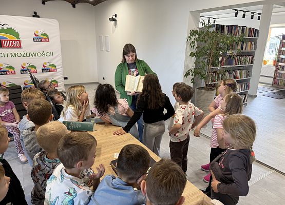 Grafika 18: 11.05.2026 Z wizytą w Bibliotece Publicznej w Wicku - gr III