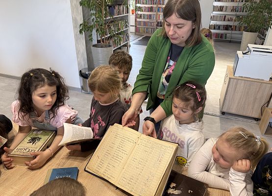 Grafika 19: 11.05.2026 Z wizytą w Bibliotece Publicznej w Wicku - gr III