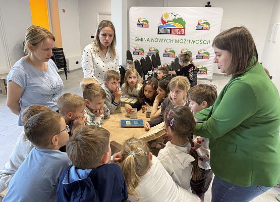 Grafika 20: 11.05.2026 Z wizytą w Bibliotece Publicznej w Wicku - gr III