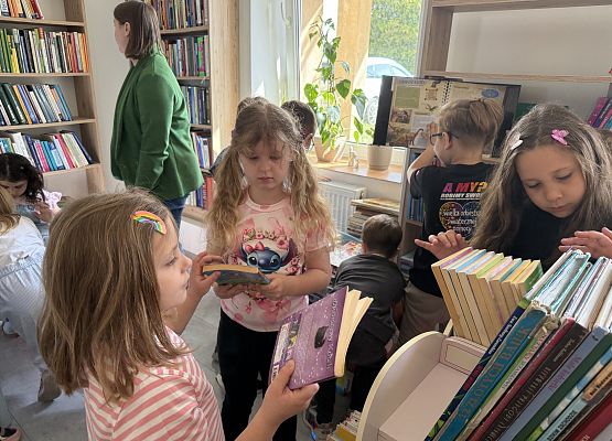 Grafika 25: 11.05.2026 Z wizytą w Bibliotece Publicznej w Wicku - gr III