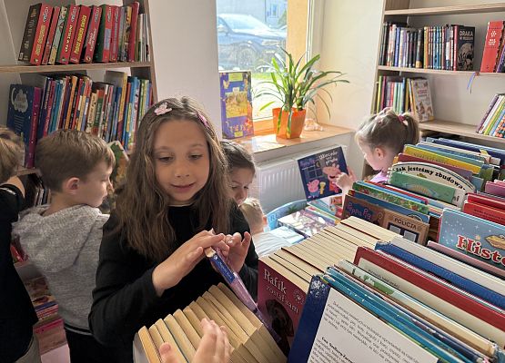 Grafika 26: 11.05.2026 Z wizytą w Bibliotece Publicznej w Wicku - gr III