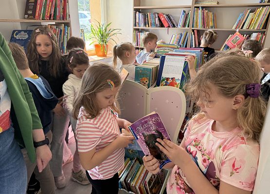 Grafika 31: 11.05.2026 Z wizytą w Bibliotece Publicznej w Wicku - gr III