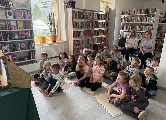 Grafika 40: 11.05.2026 Z wizytą w Bibliotece Publicznej w Wicku - gr III