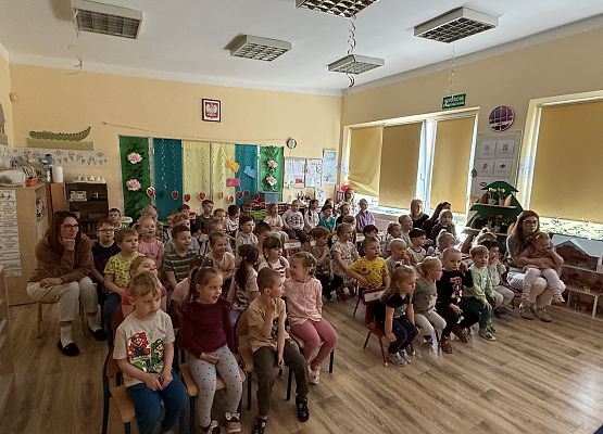 Grafika 1: 14.05.2026 Przedstawienie teatralne pt."W krainie bajek"