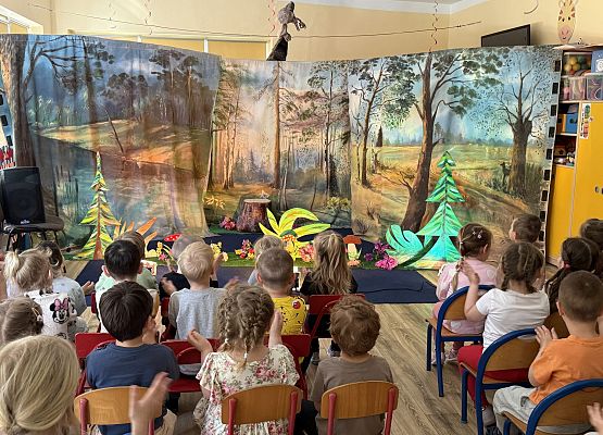 Grafika 6: 14.05.2026 Przedstawienie teatralne pt."W krainie bajek"