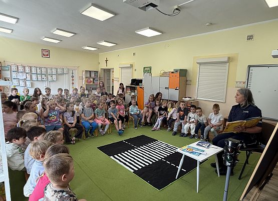 Grafika 4: 09.06.2026 Spotkanie z Panią Policjant "Bezpieczne wakacje"