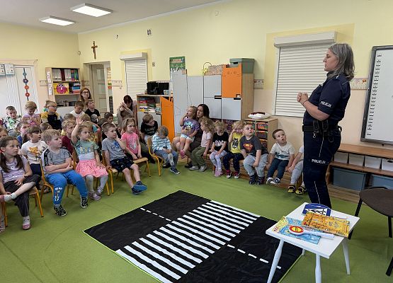 Grafika 12: 09.06.2026 Spotkanie z Panią Policjant "Bezpieczne wakacje"