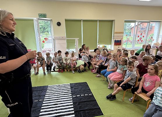 Grafika 13: 09.06.2026 Spotkanie z Panią Policjant "Bezpieczne wakacje"