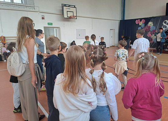 Grafika 26: Starszaki z wizytą w Szkole Podstawowej w Wicku