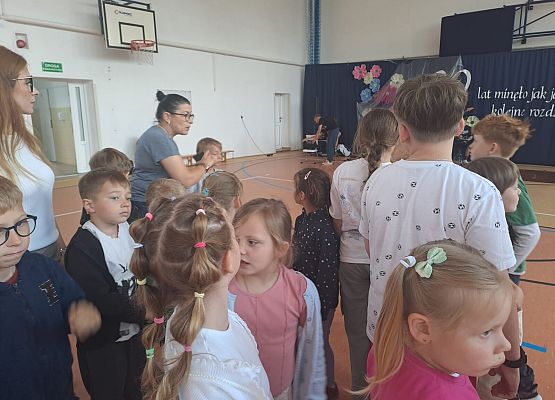 Grafika 27: Starszaki z wizytą w Szkole Podstawowej w Wicku